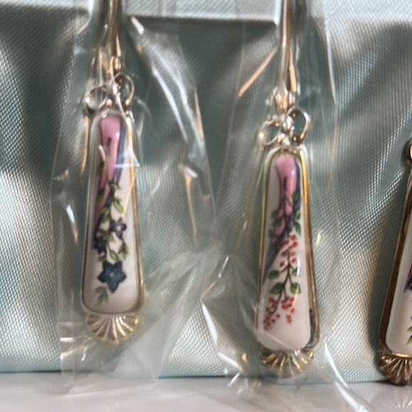 Grosvenor International Collection Silver Floral Spoon Collection - Picture 6 of 11